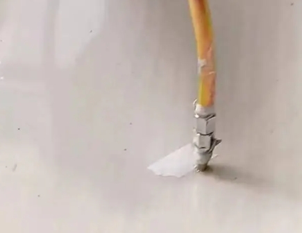 衡东瓷砖空鼓维修公司专业解答在瓷砖铺贴过程中，如果使用的砂料过粗（如全部使用了粗砂），可能会导致以下问题